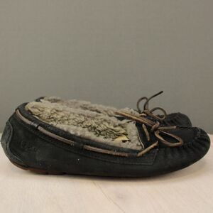 UGG Dakota Slippers Womens 8 Black Suede Sheepskin Moccasin